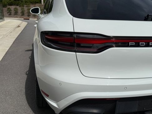 Certified 2023 Porsche Macan image 14