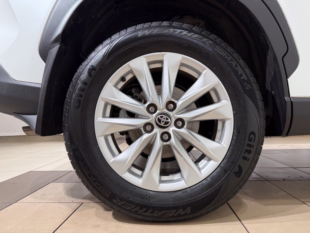 Certified 2023 Toyota Corolla Cross LE AWD/4WD image 9