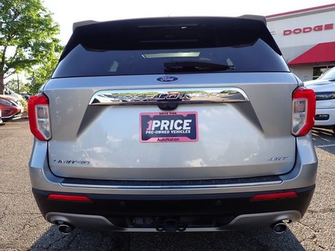 Used 2022 Ford Explorer Limited w/ Equipment Group 301A AWD/4WD image 3