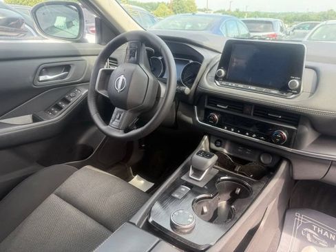 Used 2025 Nissan Rogue SV AWD/4WD image 6