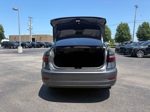 Used 2020 Volkswagen Jetta SE w/ SE Cold Weather Package FWD image 6