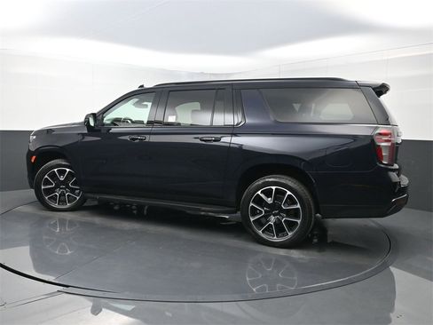 Used 2022 Chevrolet Suburban RST w/ Luxury Package image 25