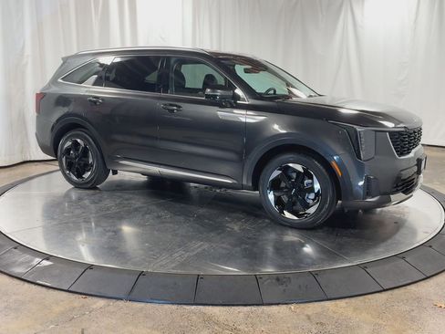 Certified 2025 Kia Sorento EX image 2