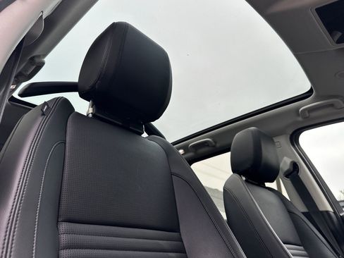 Used 2025 Land Rover Discovery Sport S image 25