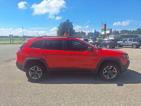 Used 2019 Jeep Cherokee Trailhawk w/ Cold Weather Group AWD/4WD image 3