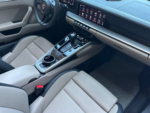 Used 2025 Porsche 911 Carrera RWD image 18