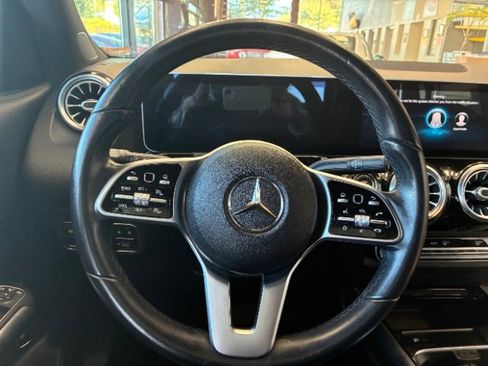 Used 2021 Mercedes-Benz GLA 250 4MATIC w/ Premium Package image 13