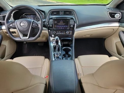 Used 2023 Nissan Maxima SV w/ Floor Mat Group FWD image 9