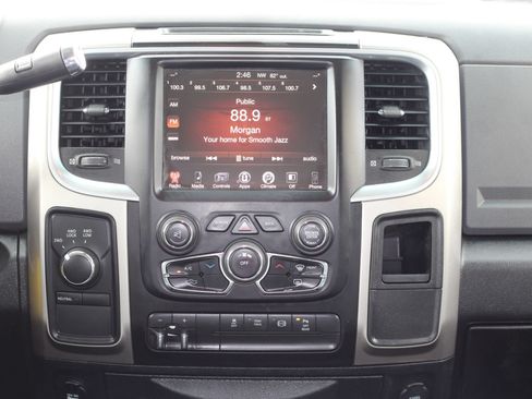 Used 2018 RAM 2500 SLT AWD/4WD image 18