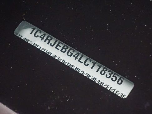 Used 2020 Jeep Grand Cherokee Limited w/ Luxury Group II image 22