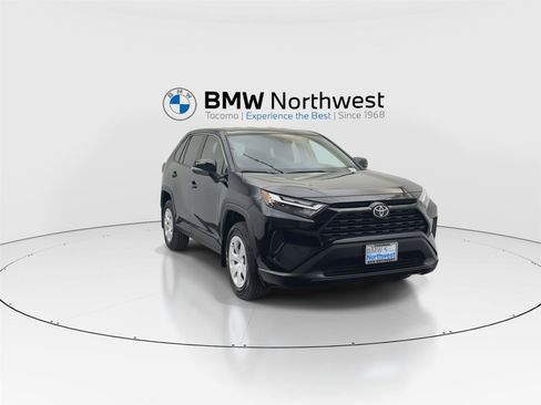 Used 2025 Toyota RAV4 LE AWD/4WD image 7