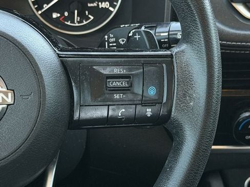 Used 2022 Nissan Rogue SV FWD image 13