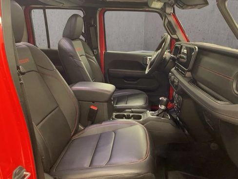 Used 2024 Jeep Gladiator Rubicon w/ Convenience Group AWD/4WD image 21