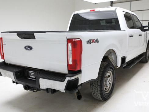 Used 2024 Ford F250 XL w/ XL Chrome Package image 5