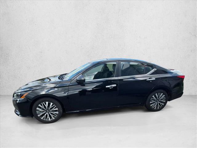 Used 2025 Nissan Altima 2.5 SV FWD image 9