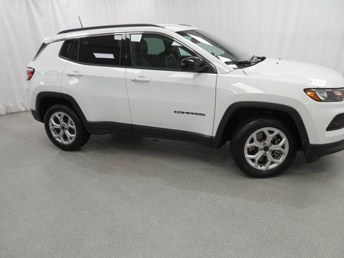 Used 2025 Jeep Compass Latitude image 10