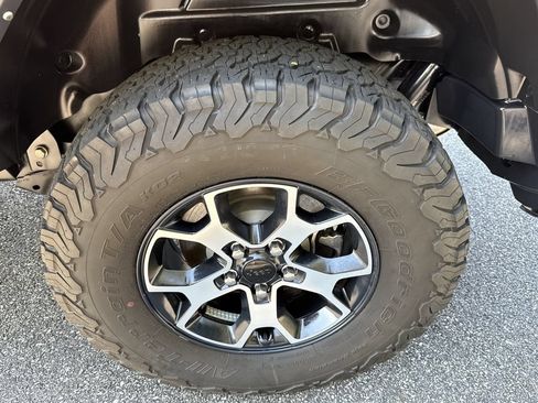 Used 2022 Jeep Wrangler Unlimited Rubicon w/ LED Lighting Group AWD/4WD image 13