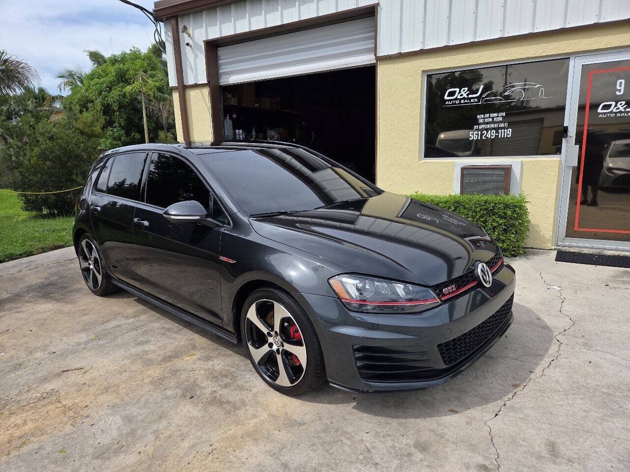Used 2017 Volkswagen GTI SE FWD image 1