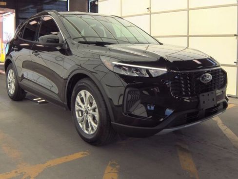 Used 2023 Ford Escape Active w/ Tech Pack #2 image 3