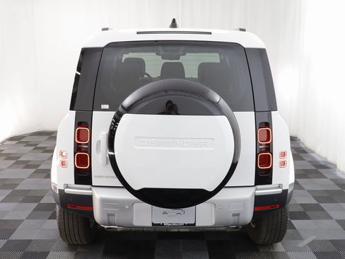 Used 2025 Land Rover Defender 110 S image 17