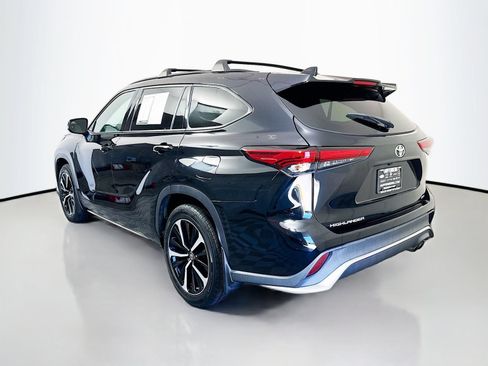 Used 2021 Toyota Highlander XSE FWD image 5