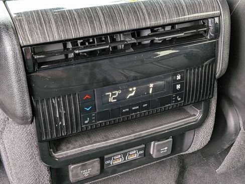 Used 2022 Jeep Wagoneer Series III AWD/4WD image 24