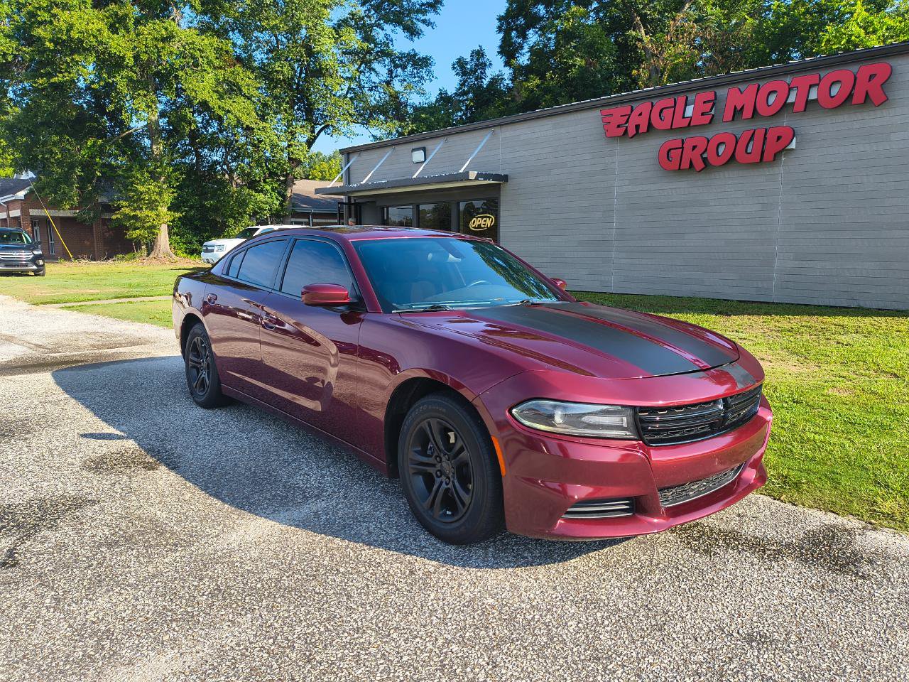 Used 2019 Dodge Charger SXT RWD image 2