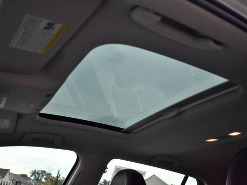 Used 2015 Volkswagen Golf S image 31