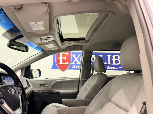 Used 2017 Toyota Sienna XLE w/ XLE Navigation Package FWD image 29