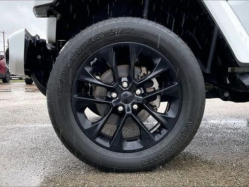 Used 2020 Jeep Wrangler Unlimited Sahara image 32