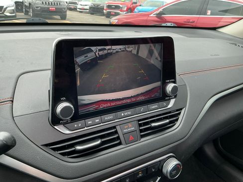 Used 2021 Nissan Altima 2.5 SR w/ SR Premium Package image 17