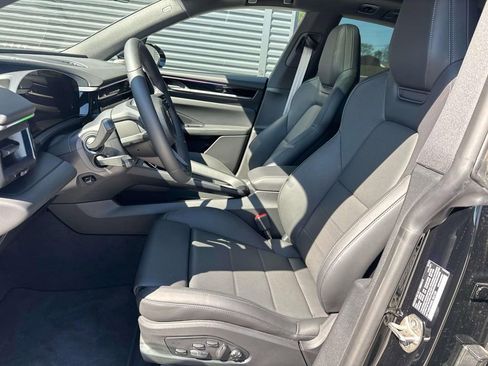 New 2025 Porsche Macan 4S Electric AWD/4WD image 5