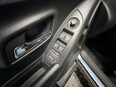 Used 2022 Chevrolet Trax LT w/ LT Convenience Package image 23