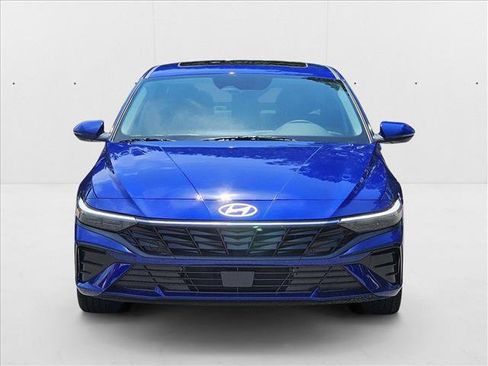 New 2025 Hyundai Elantra Limited image 6