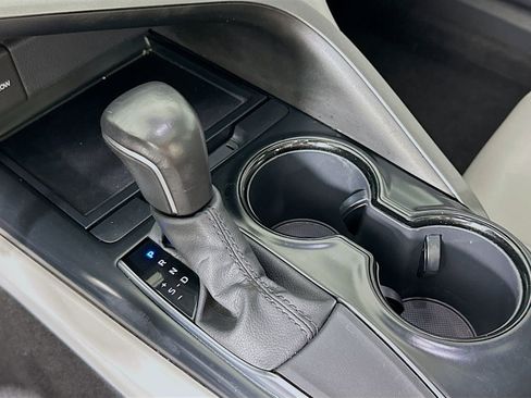 Used 2020 Toyota Camry SE image 17