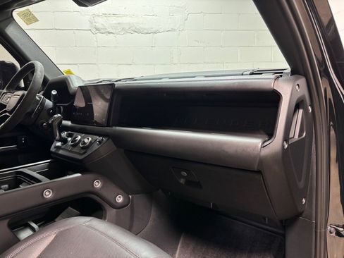 Used 2023 Land Rover Defender 110 V8 AWD/4WD image 31