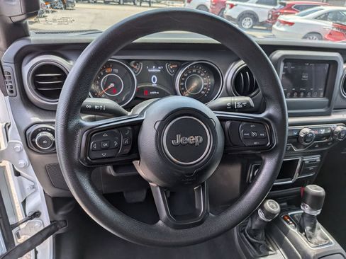 Used 2023 Jeep Wrangler Unlimited Sport AWD/4WD image 19