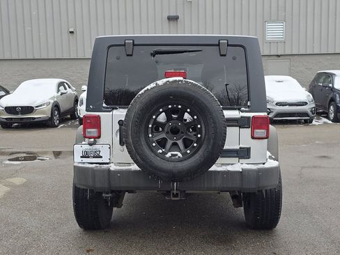 Used 2012 Jeep Wrangler Unlimited Sport image 9