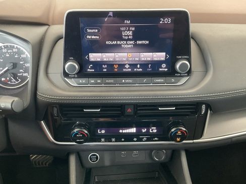 Used 2022 Nissan Rogue SV image 14