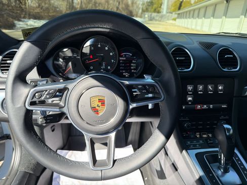 Used 2022 Porsche 718 Cayman image 16