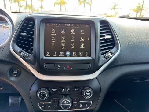 Used 2018 Jeep Cherokee Trailhawk w/ Cold Weather Group AWD/4WD image 13
