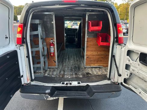 Used 2014 GMC Savana 2500 image 21