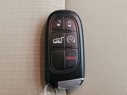 Used 2015 Jeep Cherokee Latitude w/ Comfort/Convenience Group image 32