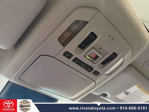 Used 2023 Toyota Highlander XLE AWD/4WD image 26