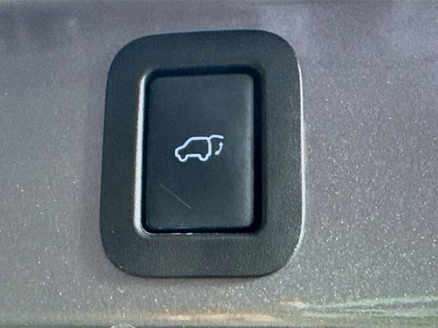 Used 2018 Toyota Highlander XLE FWD image 33