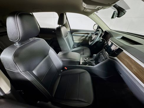 Used 2023 Volkswagen Atlas SE w/ Black Wheel Package image 26
