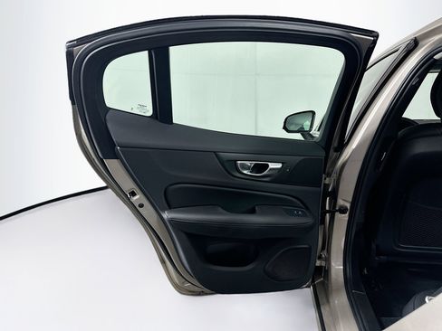 Used 2024 Volvo S60 B5 Plus image 27