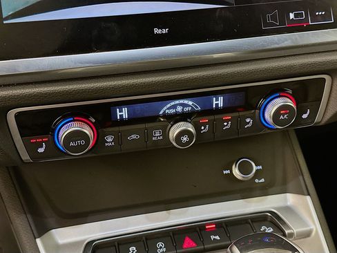 Used 2025 Audi Q3 2.0T Premium image 23