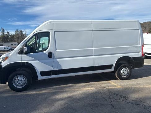 Used 2025 RAM ProMaster 2500 w/ Convenience Group image 6
