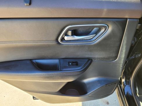 Used 2021 Nissan Rogue SV w/ Premium Package image 16